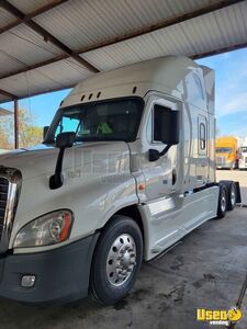 2016 Cascadia Freightliner Semi Truck 2 Texas for Sale