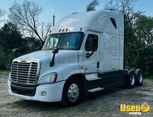 2016 Cascadia Freightliner Semi Truck 2 Texas for Sale