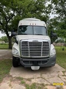 2016 Cascadia Freightliner Semi Truck 2 Texas for Sale