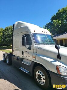 2016 Cascadia Freightliner Semi Truck 2 Texas for Sale