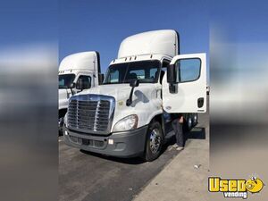 2016 Cascadia Freightliner Semi Truck 3 California for Sale