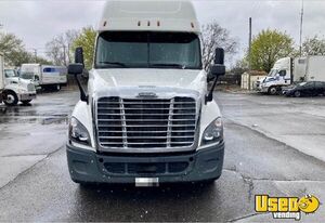 2016 Cascadia Freightliner Semi Truck 3 California for Sale