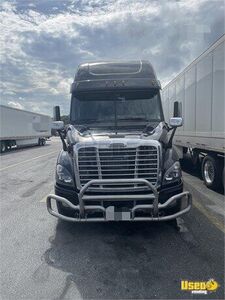 2016 Cascadia Freightliner Semi Truck 3 Minnesota for Sale