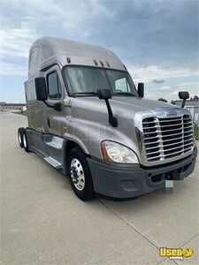 2016 Cascadia Freightliner Semi Truck 3 Missouri for Sale