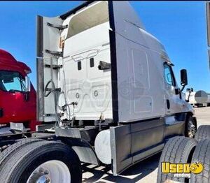 2016 Cascadia Freightliner Semi Truck 3 Missouri for Sale