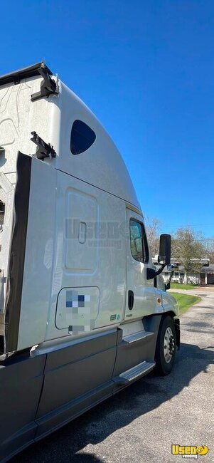 2016 Cascadia Freightliner Semi Truck 3 Texas for Sale