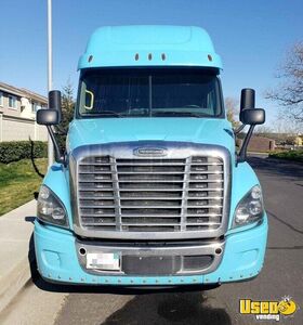2016 Cascadia Freightliner Semi Truck 4 California for Sale