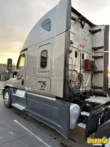 2016 Cascadia Freightliner Semi Truck 4 California for Sale