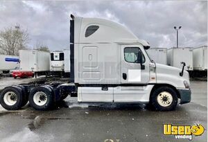 2016 Cascadia Freightliner Semi Truck 4 California for Sale