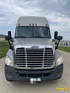 2016 Cascadia Freightliner Semi Truck 4 Missouri for Sale