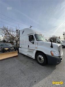 2016 Cascadia Freightliner Semi Truck 4 New York for Sale