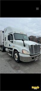 2016 Cascadia Freightliner Semi Truck 4 Texas for Sale