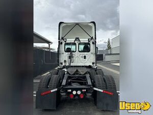 2016 Cascadia Freightliner Semi Truck 5 California for Sale