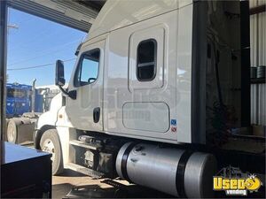 2016 Cascadia Freightliner Semi Truck 5 California for Sale