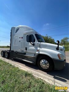 2016 Cascadia Freightliner Semi Truck 7 Texas for Sale