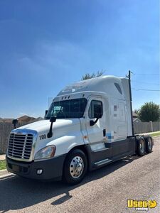 2016 Cascadia Freightliner Semi Truck 9 Texas for Sale