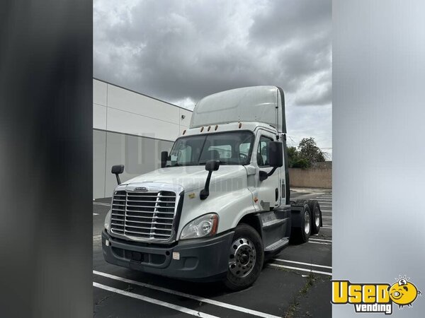 2016 Cascadia Freightliner Semi Truck California for Sale