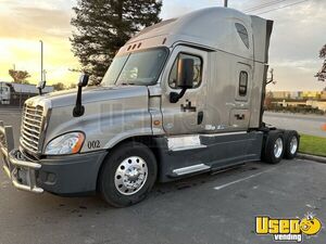 2016 Cascadia Freightliner Semi Truck California for Sale