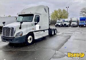 2016 Cascadia Freightliner Semi Truck Double Bunk California for Sale