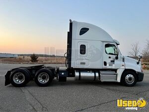 2016 Cascadia Freightliner Semi Truck Double Bunk New York for Sale
