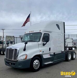 2016 Cascadia Freightliner Semi Truck Illinois for Sale