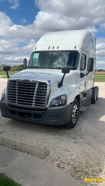 2016 Cascadia Freightliner Semi Truck Indiana for Sale