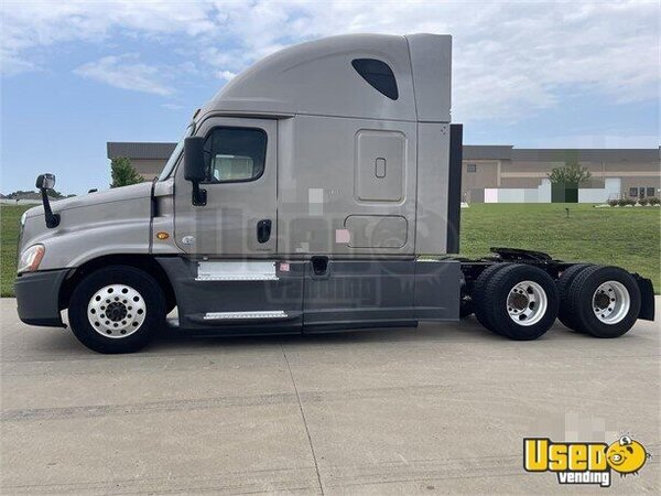 2016 Cascadia Freightliner Semi Truck Missouri for Sale