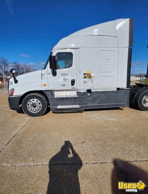 2016 Cascadia Freightliner Semi Truck Missouri for Sale