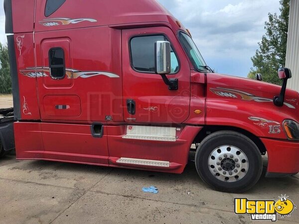 2016 Cascadia Freightliner Semi Truck South Dakota for Sale