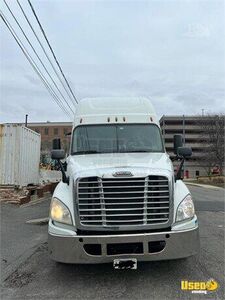 2016 Cascadia Freightliner Semi Truck Texas for Sale