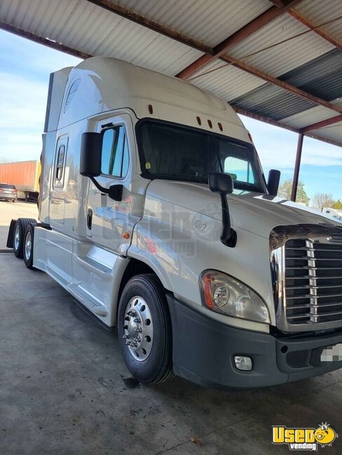 2016 Cascadia Freightliner Semi Truck Texas for Sale