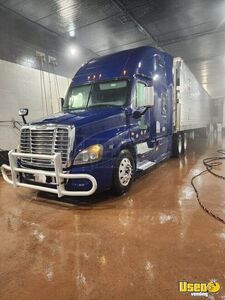 2016 Cascadia Freightliner Semi Truck Texas for Sale