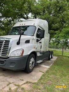 2016 Cascadia Freightliner Semi Truck Texas for Sale