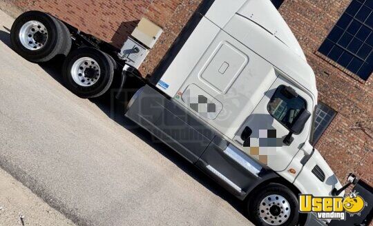 2016 Cascadia Freightliner Semi Truck Texas for Sale