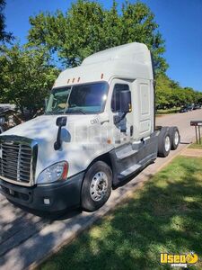 2016 Cascadia Freightliner Semi Truck Texas for Sale