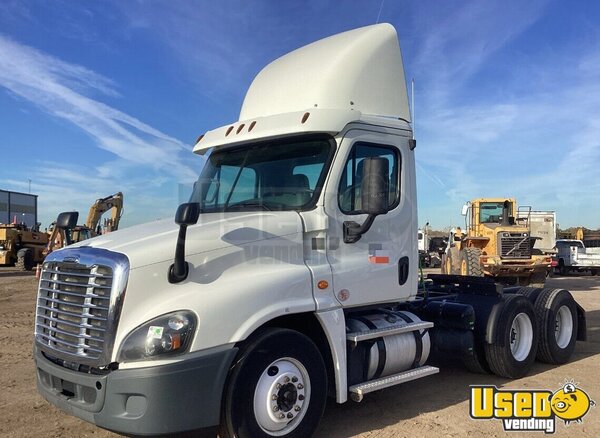 2016 Cascadia Freightliner Semi Truck Texas for Sale