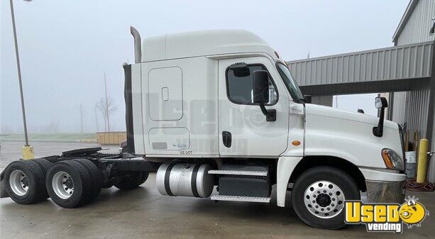 16 Freightliner Cascadia 125 10 Speed Sleeper Cab Semi Truck For Sale In Texas