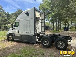 2016 Cascadia Freightliner Semi Truck Texas for Sale