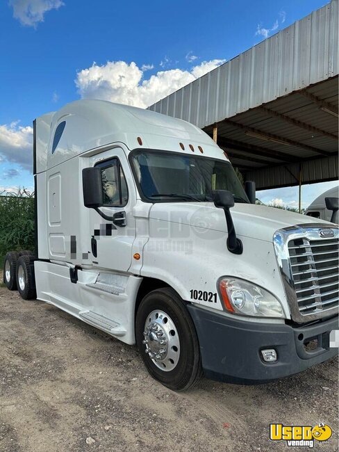 2016 Cascadia Freightliner Semi Truck Texas for Sale