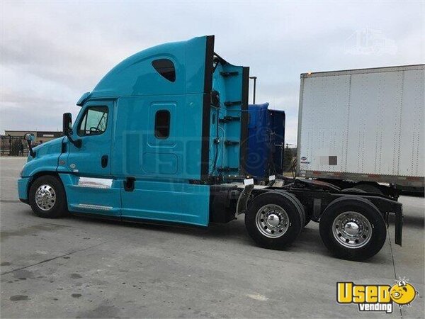 2016 Cascadia Freightliner Semi Truck Wisconsin for Sale