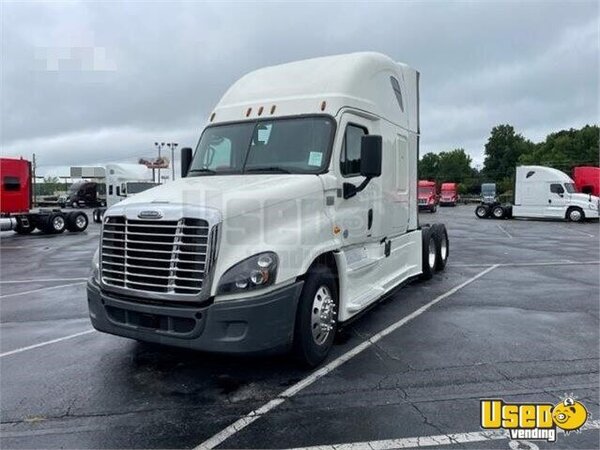 2016 Cascadia Freightliner Semi Truck Wisconsin for Sale