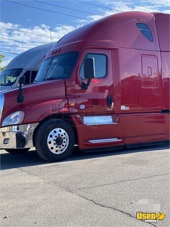 2016 Cascadia Freightliner Semi Truck Wisconsin for Sale