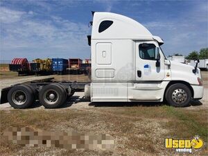 2016 Cascadia Freightliner Semi Truck Wisconsin for Sale