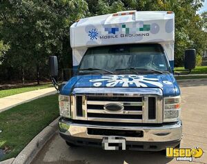 2016 E-450 Pet Care / Veterinary Truck Generator Texas for Sale
