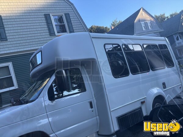2016 E350 Mobile Hair & Nail Salon Truck Massachusetts Gas Engine for Sale