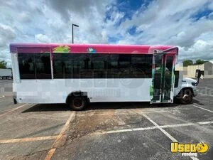 2016 E450 Ice Cream Truck Concession Window Texas Gas Engine for Sale
