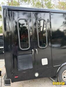2016 E450 Mobile Hair & Nail Salon Truck Cabinets Florida Gas Engine for Sale