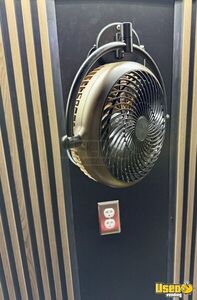 2016 E450 Mobile Hair & Nail Salon Truck Electrical Outlets Florida Gas Engine for Sale