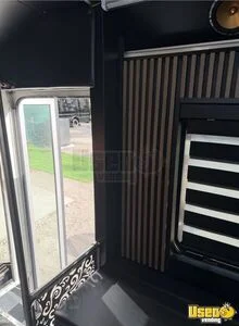 2016 E450 Mobile Hair & Nail Salon Truck Exterior Lighting Florida Gas Engine for Sale