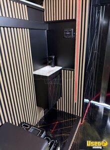 2016 E450 Mobile Hair & Nail Salon Truck Hot Water Heater Florida Gas Engine for Sale